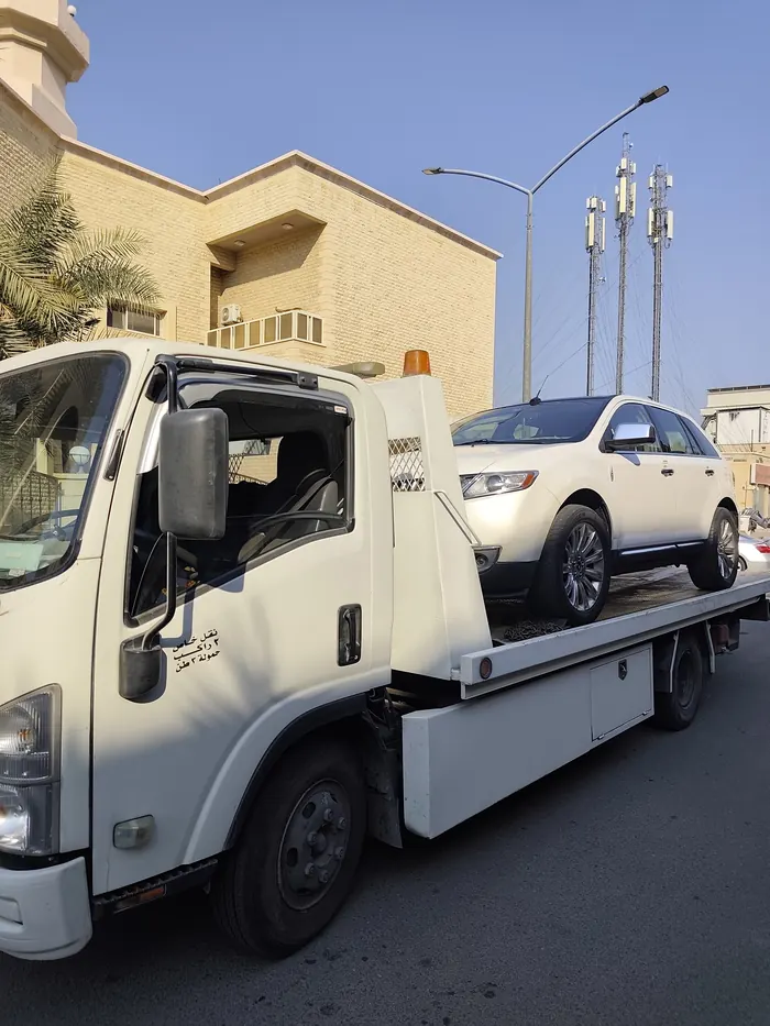 نقل سيارة لينكولن على سطحة هيدروليك الكويت